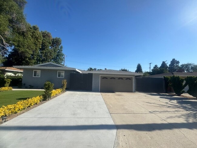 4628 W Simmons Ave in Orange, CA - Foto de edificio - Building Photo