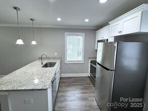 1586 Oak Leaf Dr NW in Hickory, NC - Building Photo - Building Photo