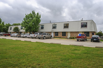 Garden Grove Townhomes in Irving, TX - Building Photo - Building Photo