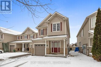 552 Ashbourne Crescent in Ottawa, ON - Building Photo - Building Photo