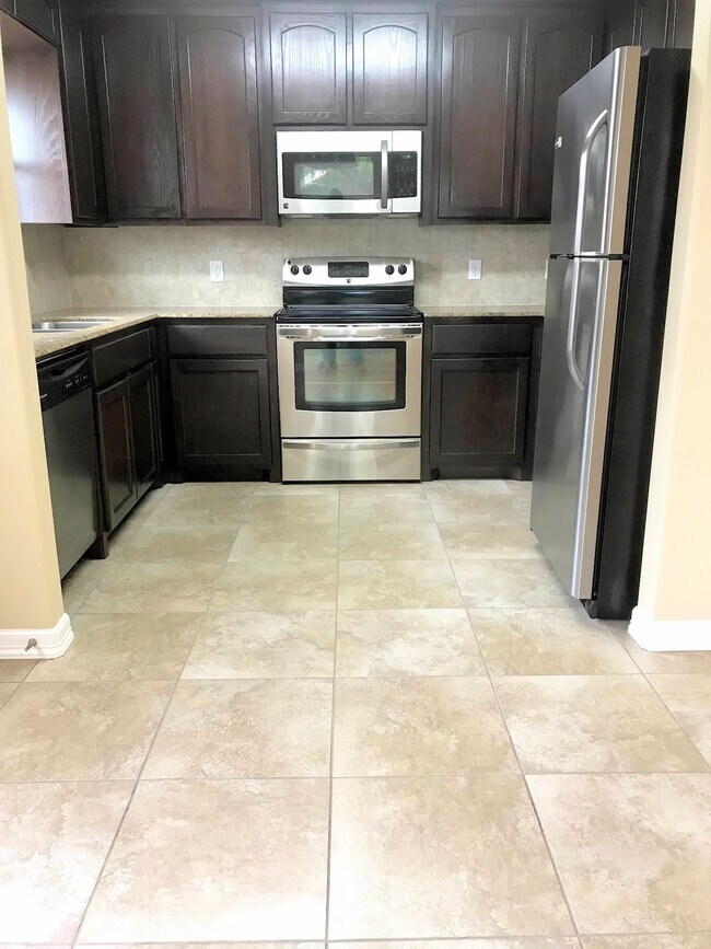 3607 Sheraton Ave, Unit A in Pharr, TX - Foto de edificio - Building Photo