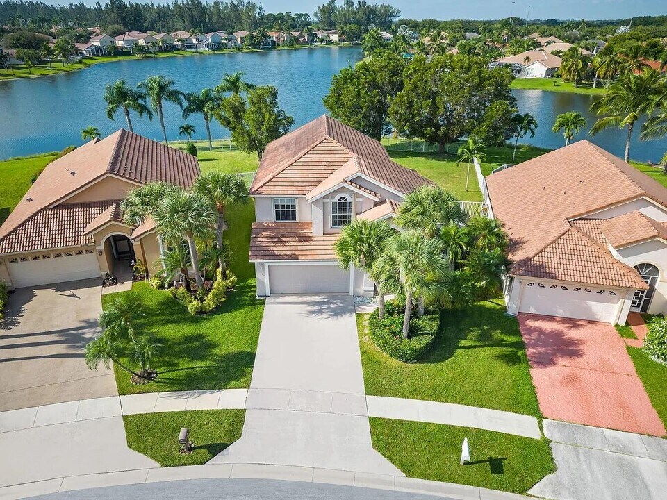 7782 Hoffy Cir in Greenacres, FL - Foto de edificio