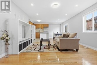 2 Sir Jacobs Crescent in Brampton, ON - Building Photo - Building Photo