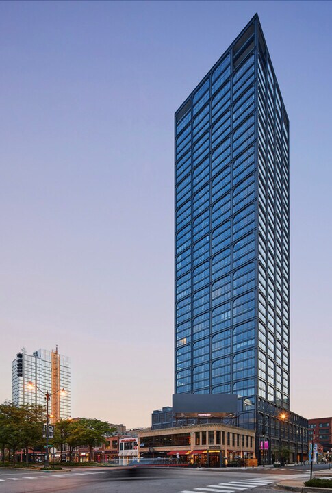 164 N Peoria St in Chicago, IL - Building Photo
