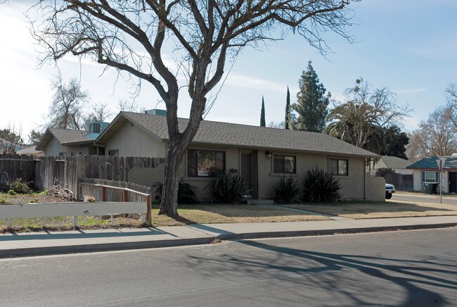 2412 Encina Ave in Modesto, CA - Building Photo - Building Photo