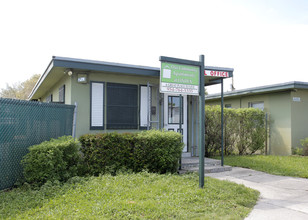 Linden Apartments in Fort Lauderdale, FL - Building Photo - Building Photo