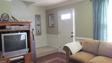 350 San Roman Dr in Chesapeake, VA - Building Photo - Building Photo