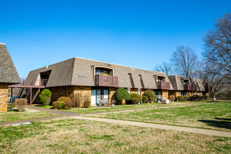 Cambridge Square in Clarksville, TN - Building Photo - Building Photo