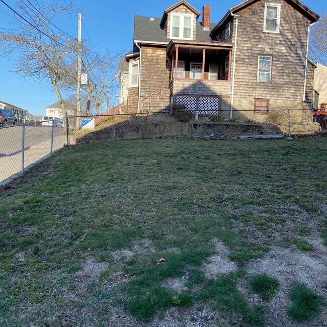 913 Rodman St in Fall River, MA - Building Photo - Building Photo
