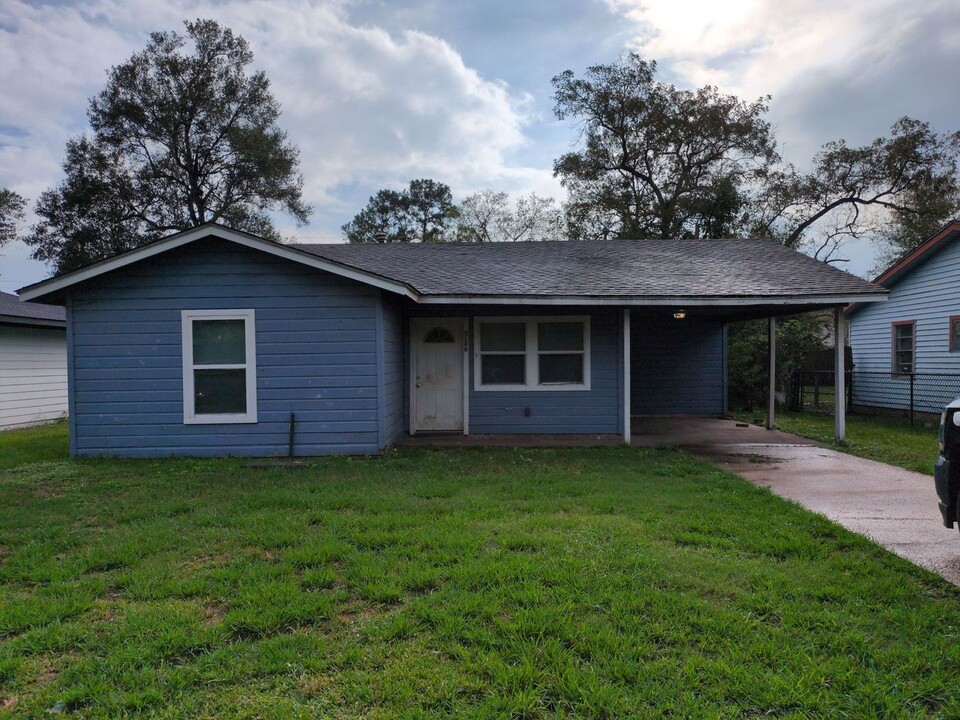 5180 Parkview Dr in Beaumont, TX - Building Photo