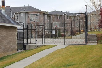 504 N Seven Peaks Blvd in Provo, UT - Building Photo - Building Photo