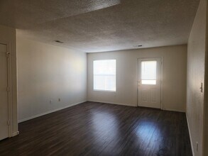 5833 Sandoval Dr NE in Rio Rancho, NM - Building Photo - Building Photo