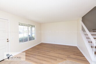 1683 Manzana Way in San Diego, CA - Building Photo - Building Photo