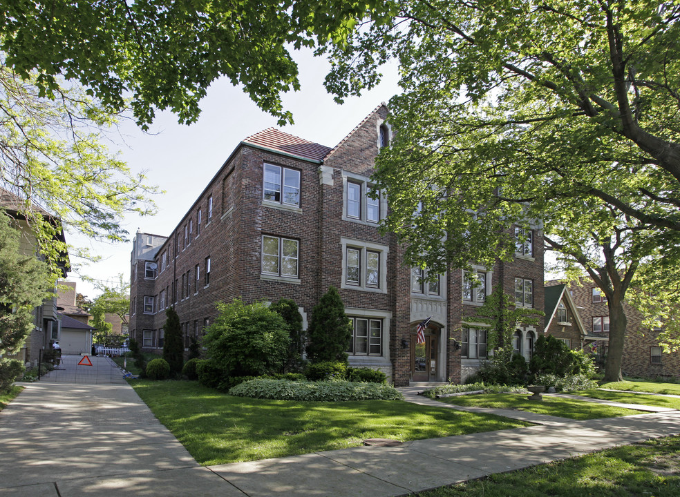 4130 W Juneau Ave in Milwaukee, WI - Foto de edificio