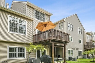 10 Conklin Ct in Roseland, NJ - Building Photo - Building Photo