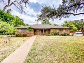 2325 Brookhollow Dr in Abilene, TX - Building Photo - Building Photo