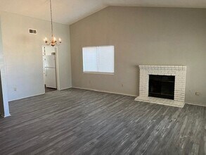 43813 San Francisco Ave in Lancaster, CA - Building Photo - Building Photo