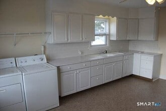 32 Ledyard Ave in Groton, CT - Building Photo - Building Photo