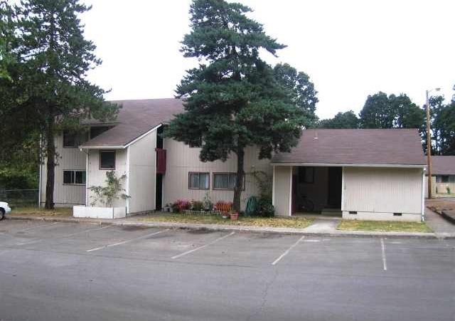 300 Holley Rd in Sweet Home, OR - Building Photo