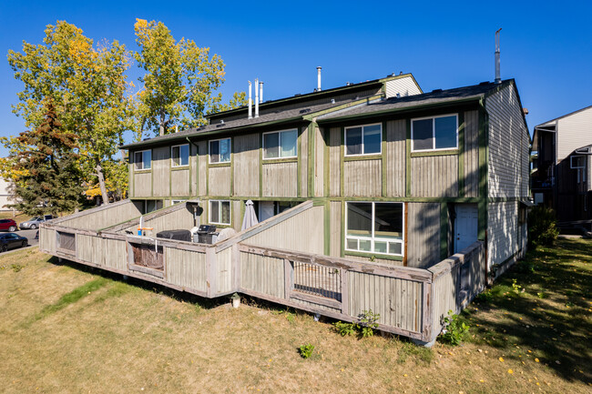 4842-4848 Dalton Dr NW in Calgary, AB - Building Photo - Building Photo