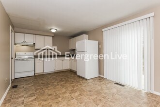 8195 Mt Carmel St in Huber Heights, OH - Building Photo - Building Photo