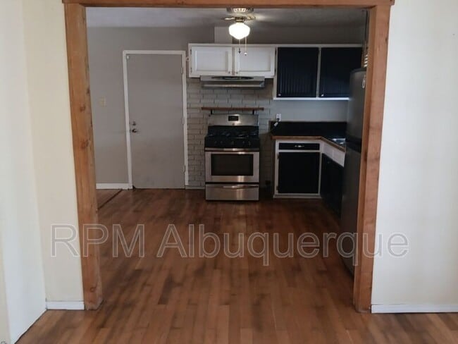 7901 Hannett Ave NE in Albuquerque, NM - Building Photo - Building Photo