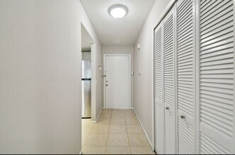 11550 Baywood Meadows Dr-Unit -11550 Baywood Meadows Dr APT 3 in New Port Richey, FL - Foto de edificio - Building Photo