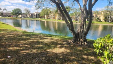 210 Palm Cir E in Pembroke Pines, FL - Building Photo - Building Photo