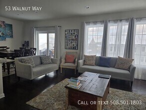 53 Walnut Way in Hopkinton, MA - Building Photo - Building Photo