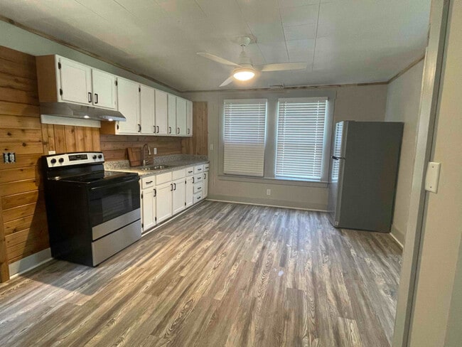 340 Windmill Point Rd in White Stone, VA - Building Photo - Building Photo