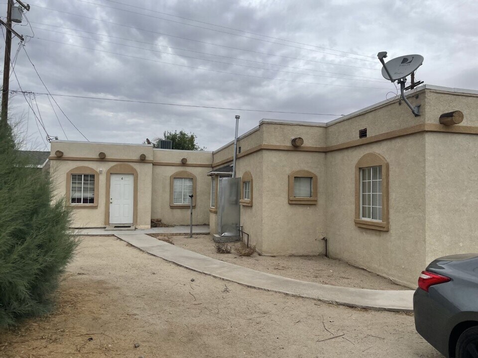 6536 El Rey Ave, Unit #B in Twentynine Palms, CA - Building Photo