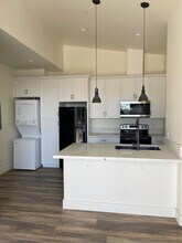 Emerald Court Apartments in Atascadero, CA - Foto de edificio - Interior Photo