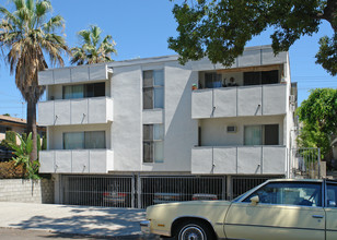 7924 Clinton St in Los Angeles, CA - Building Photo - Building Photo