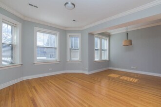 4865 N Hermitage Ave, Unit 1W in Chicago, IL - Building Photo - Building Photo