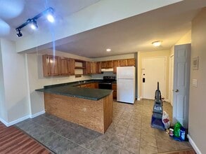 128 Loudon Rd in Concord, NH - Building Photo - Building Photo