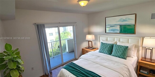 11060 SW 196th St in Cutler Bay, FL - Foto de edificio - Building Photo