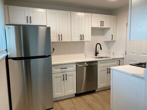 Bridgewood Estates Apartments in Lakewood, WA - Building Photo - Interior Photo
