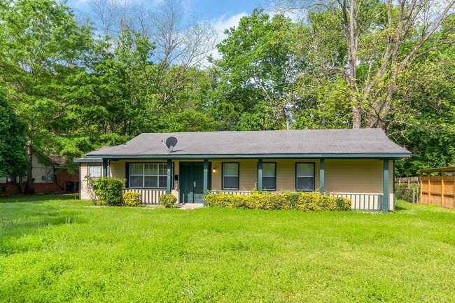 property at 973 Parkwood Ct
