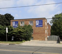 4089 Bathurst Rd in Toronto, ON - Building Photo - Building Photo