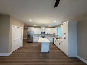 2121 Carr Rd in Pasco, WA - Building Photo - Building Photo