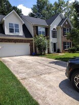 2588 Rainmaker Dr in Decatur, GA - Building Photo