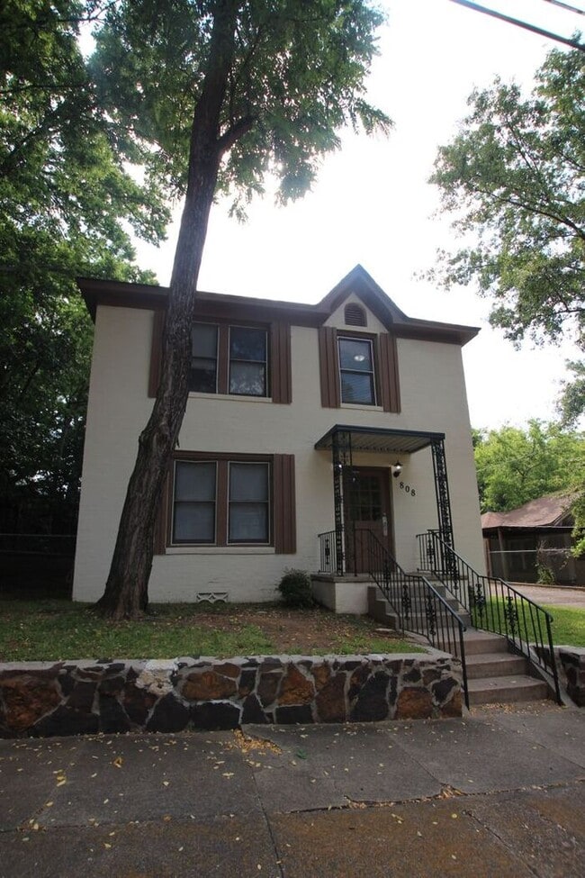 808 S Robertson Ave in Tyler, TX - Building Photo - Building Photo