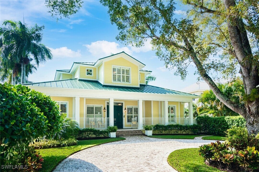 362 2nd Ave N in Naples, FL - Foto de edificio