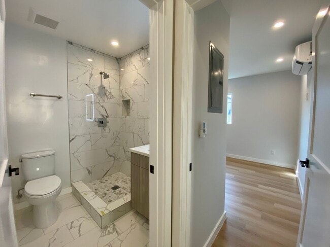 property at 3207 W 3rd St