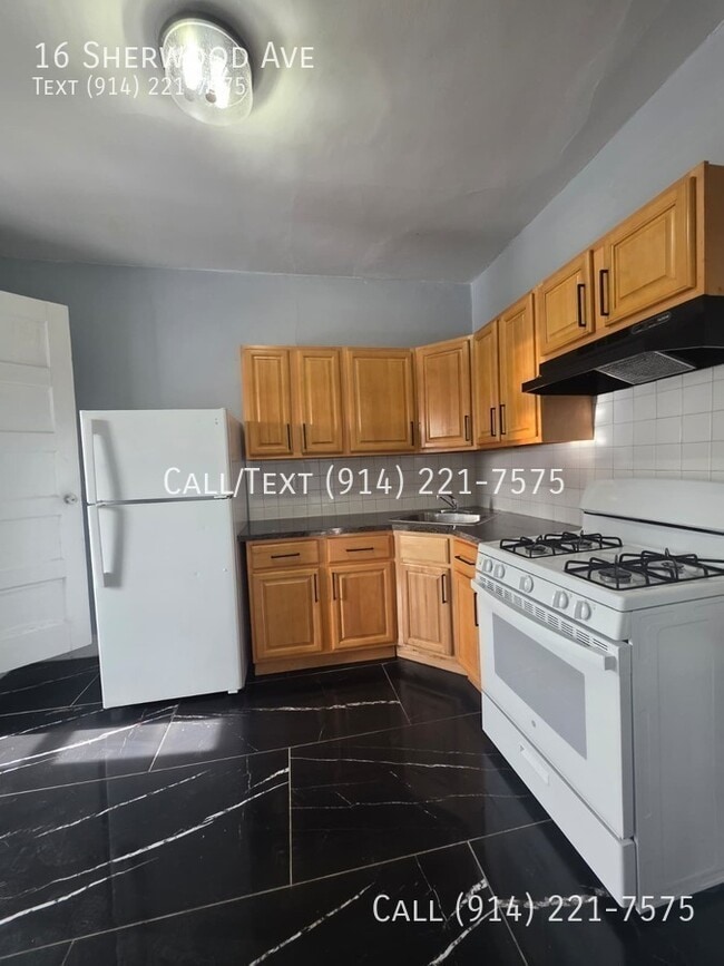 16 Sherwood Ave in Yonkers, NY - Building Photo - Building Photo