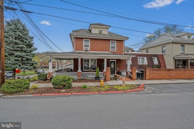 184 Wilkes St-Unit -4 in Berkeley Springs, WV - Building Photo - Building Photo