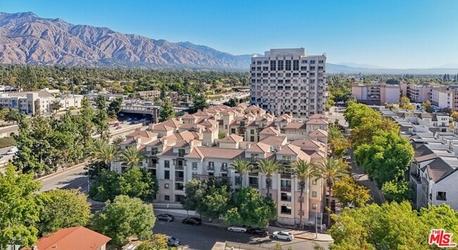 290 N Hudson Ave in Pasadena, CA - Building Photo - Building Photo