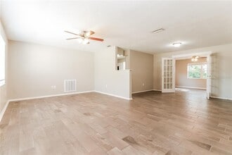 7525 Foxbloom Dr in Port Richey, FL - Building Photo - Building Photo