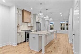 201 New St in Decatur, GA - Building Photo