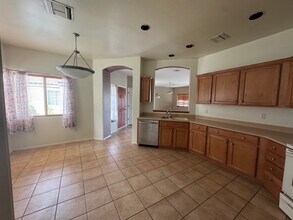 6609 E Wrigley Way in Tucson, AZ - Building Photo - Building Photo